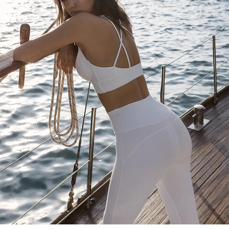 Seamless Two-Piece Yoga Set – Sports Bra & Slim Fit Leggings