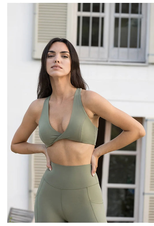 Two-Piece Gym Set – Seamless Sports Bra & High-Waist Leggings